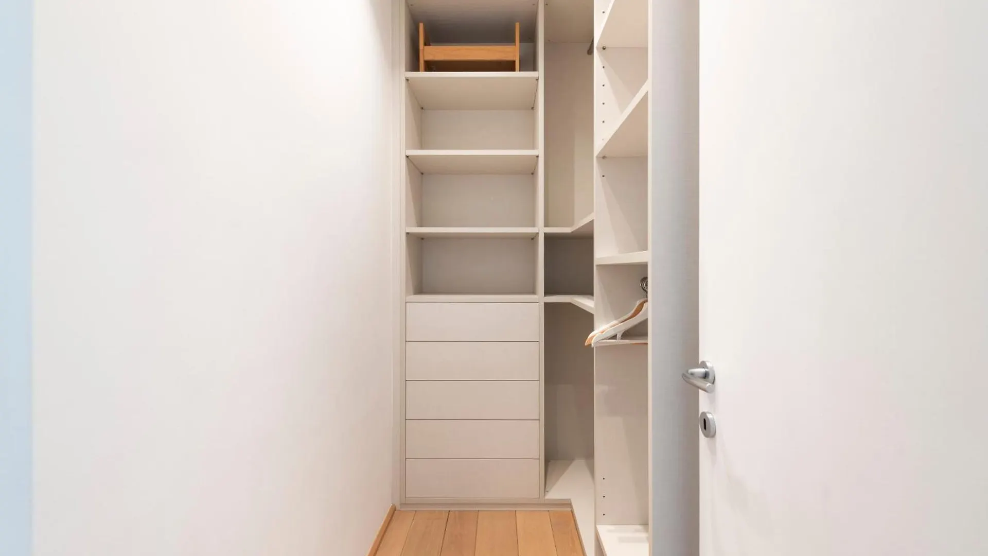 Milano City Design Apartment, Modern And Stylish